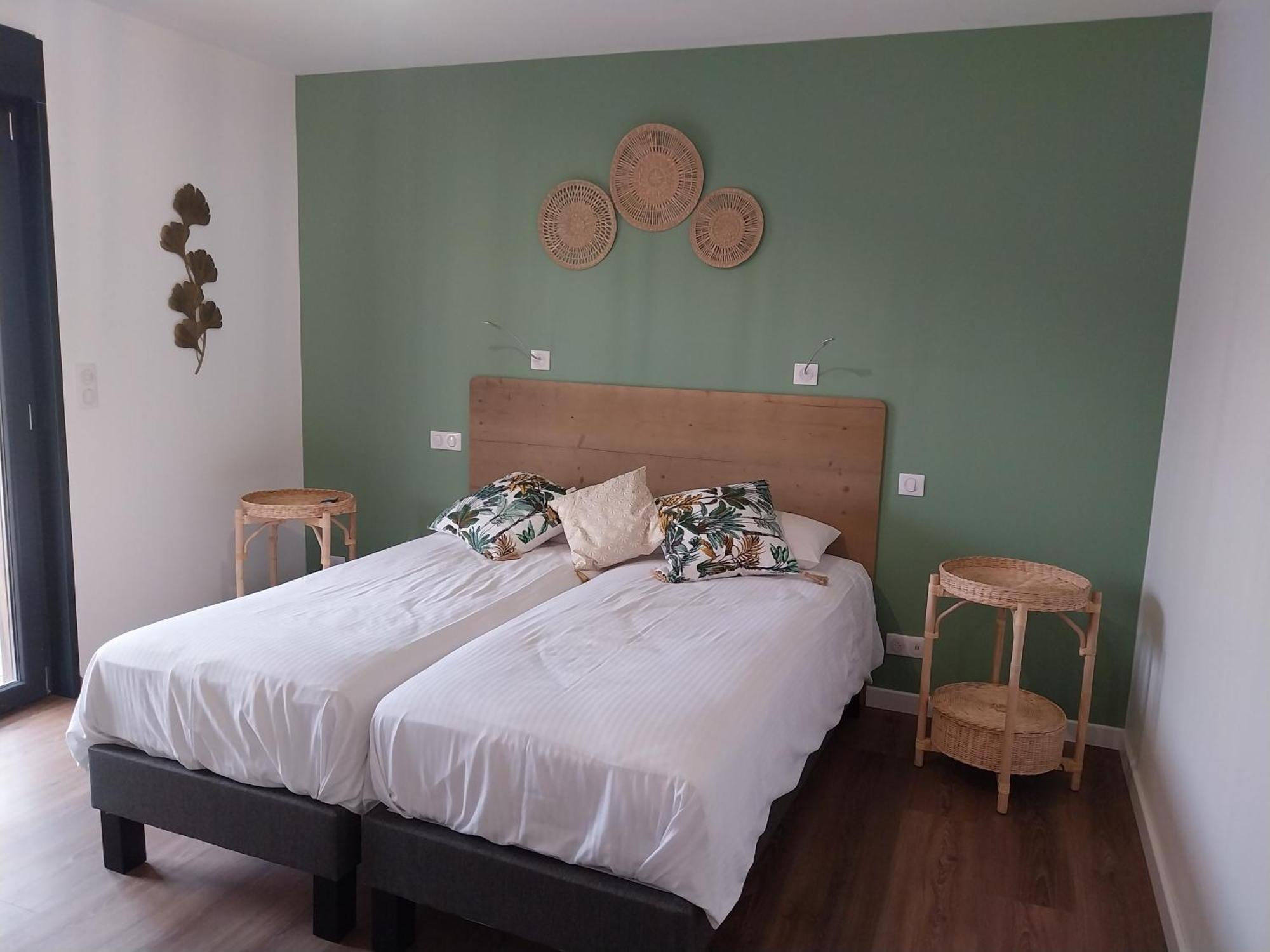 Logis Hotel Restaurant Cruzel Maurs Esterno foto