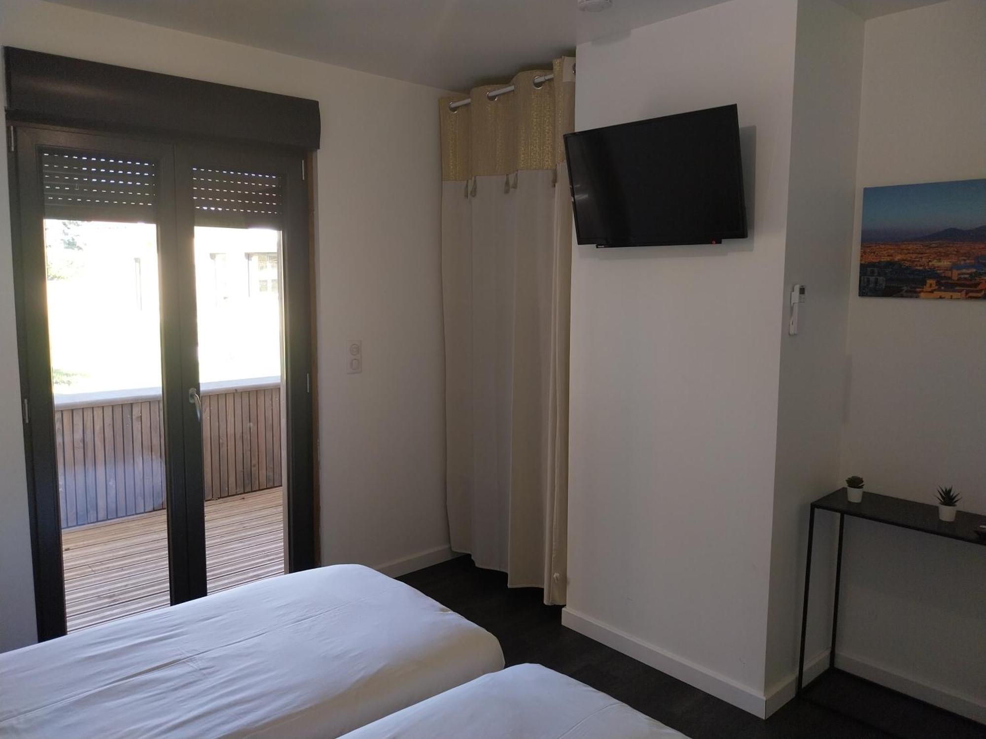 Logis Hotel Restaurant Cruzel Maurs Esterno foto