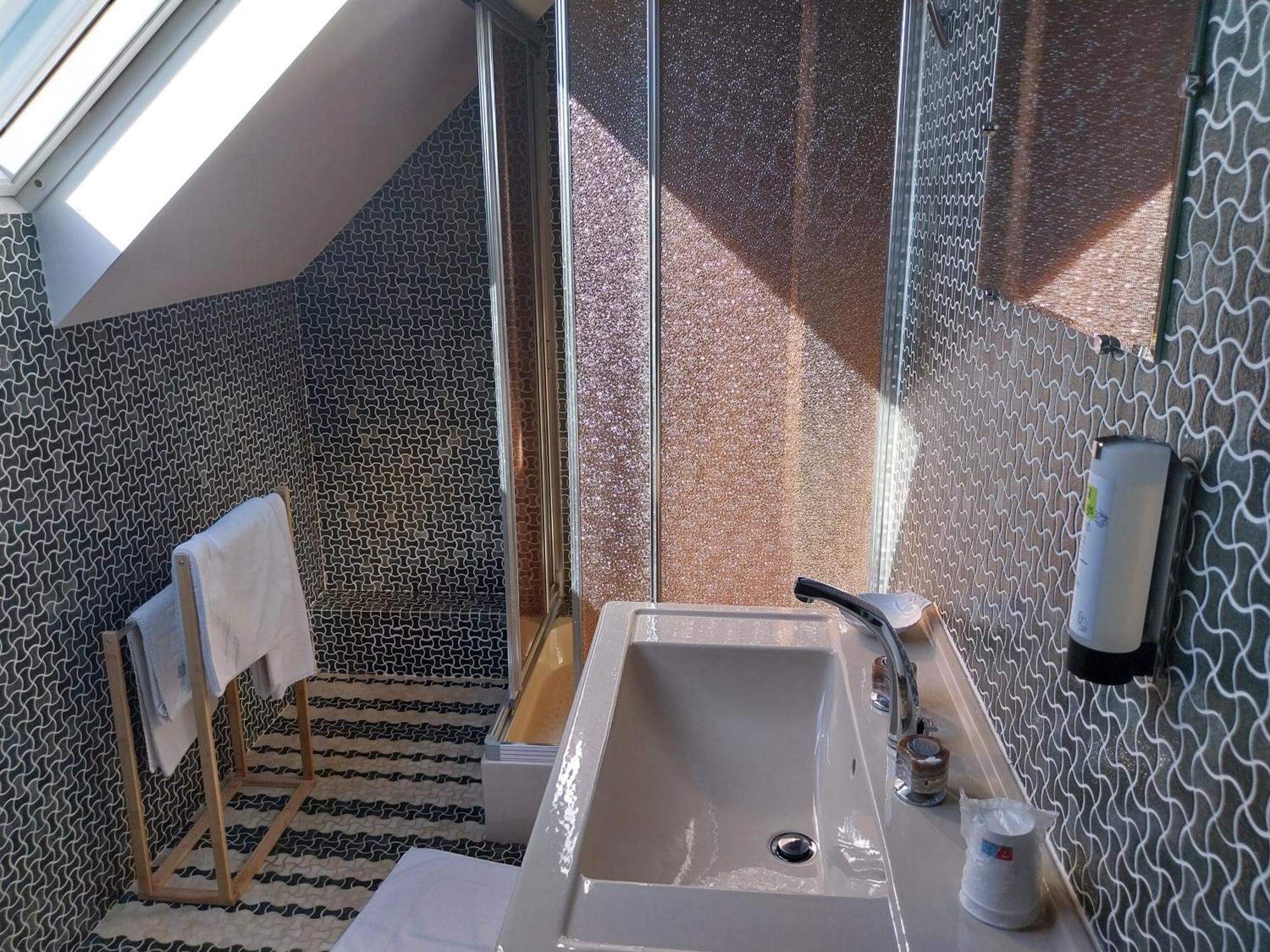 Logis Hotel Restaurant Cruzel Maurs Esterno foto