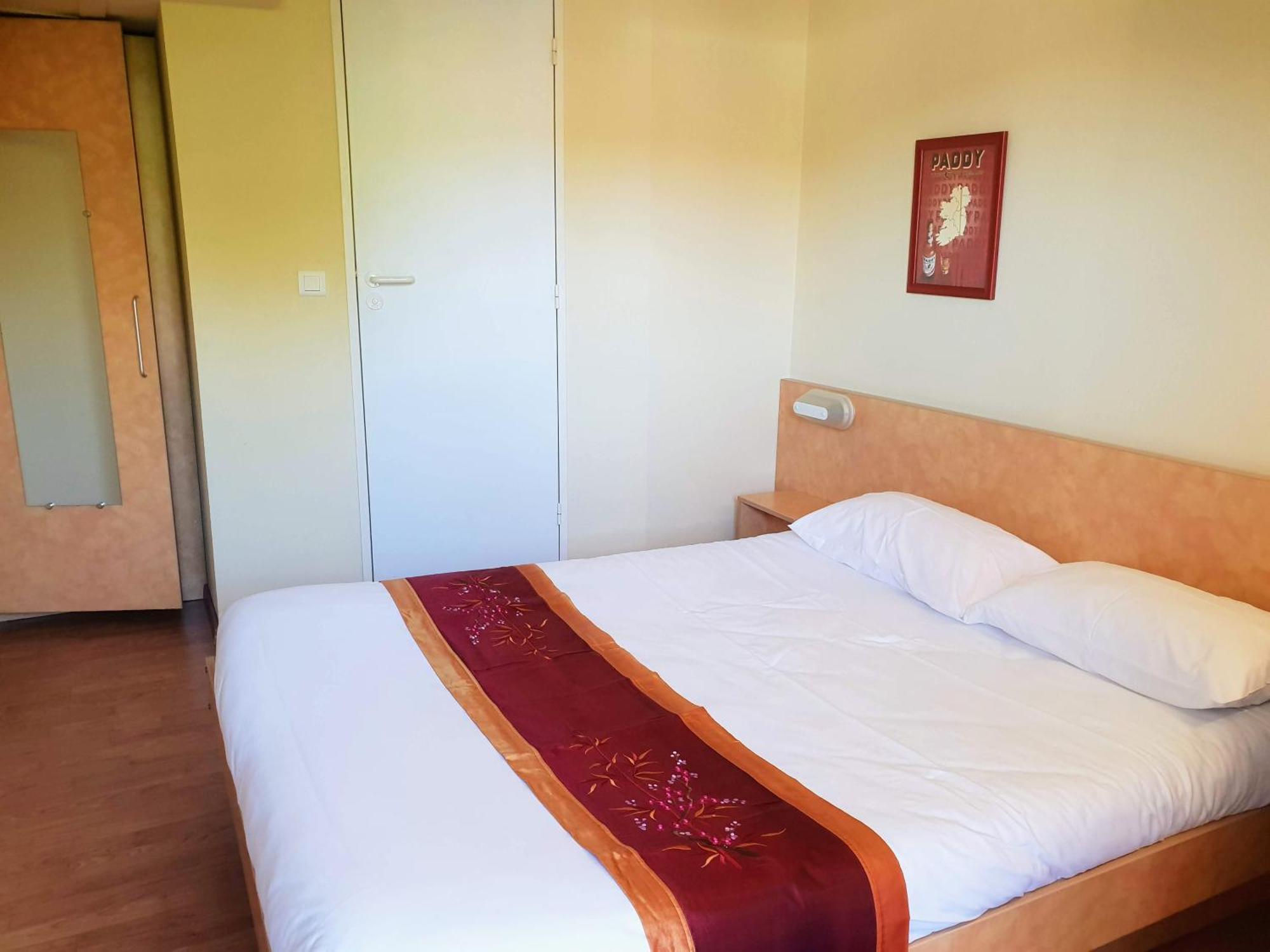 Logis Hotel Restaurant Cruzel Maurs Esterno foto